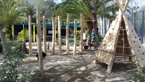 Nuevo parque infantil de Robinia en un camping de la Costa Dorada